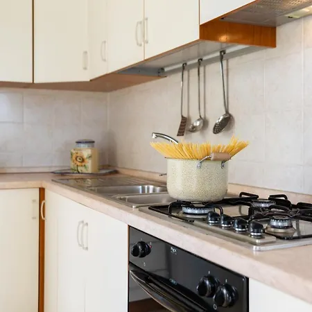 Apartment Accogliente Villetta Con Patio & Parcheggio A 600M A Piedi Dal Mare