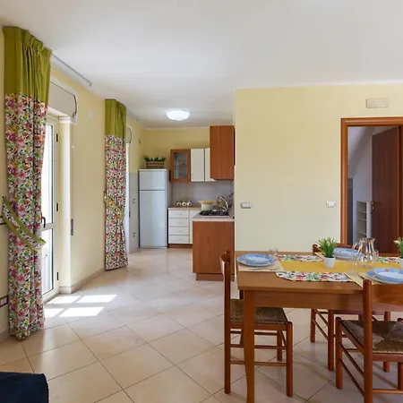 Apartment Accogliente Villetta Con Patio & Parcheggio A 600M A Piedi Dal Mare Gasperina