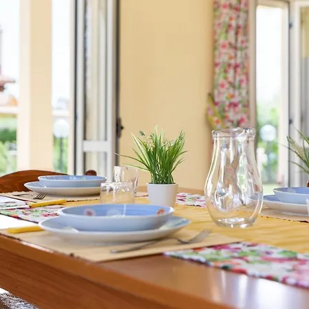 Accogliente Villetta Con Patio & Parcheggio A 600M A Piedi Dal Mare Apartment