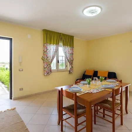 Accogliente Villetta Con Patio & Parcheggio A 600M A Piedi Dal Mare Apartment *