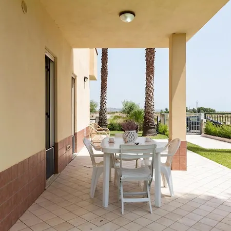 Apartment Accogliente Villetta Con Patio & Parcheggio A 600M A Piedi Dal Mare Gasperina
