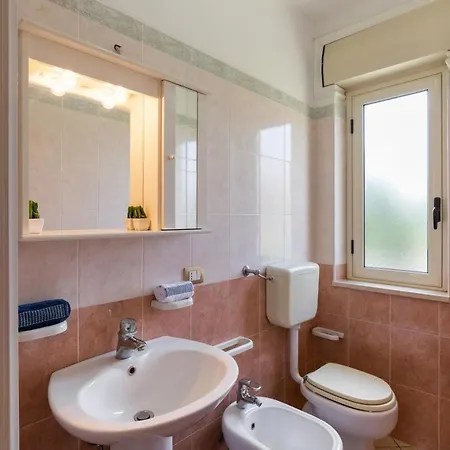 Accogliente Villetta Con Patio & Parcheggio A 600M A Piedi Dal Mare Apartment Gasperina