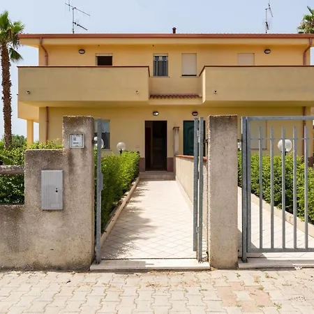 Accogliente Villetta Con Patio & Parcheggio A 600M A Piedi Dal Mare Apartment Gasperina