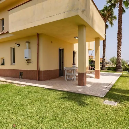 Apartment Accogliente Villetta Con Patio & Parcheggio A 600M A Piedi Dal Mare Gasperina